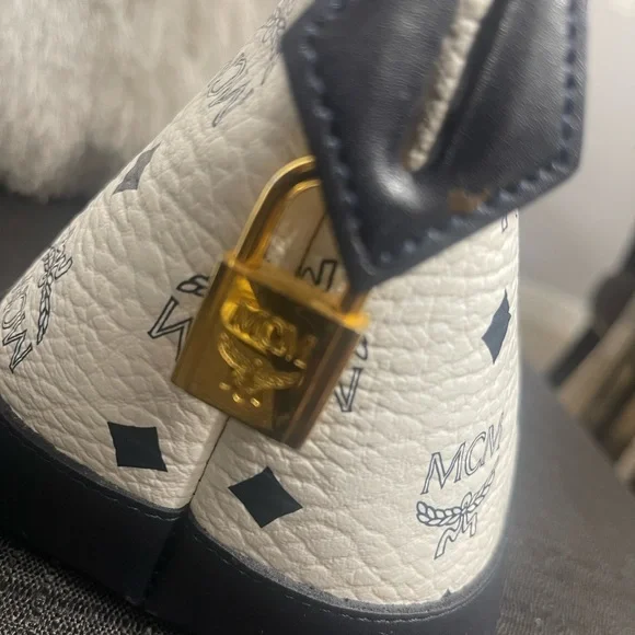 🤗 SOLD 🤗 MCM Satchel with Gold Accents - Picture 5 of 12